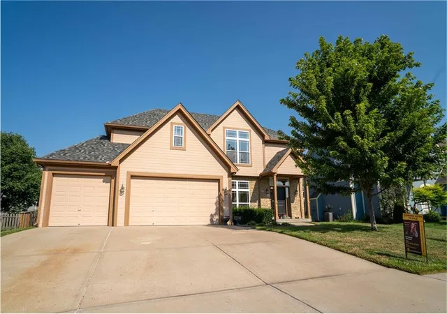 Photo 2 of Single family home for sale at 10760 N Laurel Ave, Kansas City, MO 64157 | MLS# 2644434 | Listing updated on 2026-10-03