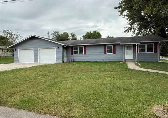 Photo 1 of Single family home for sale at 203 Mohawk Ave, Hiawatha, KS 66434 | MLS# 2644435 | Listing updated on 2026-09-30