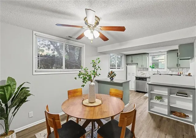 Photo 4 of Single family home for sale at 814 N Wigwam Trl, Independence, MO 64056 | MLS# 2644436 | Listing updated on 2026-10-01