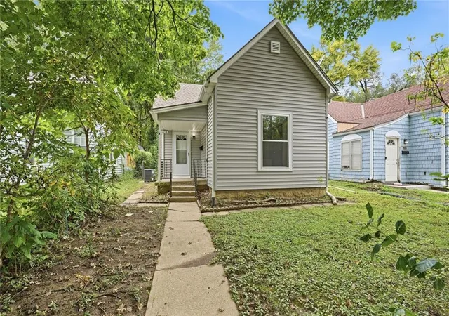 Single family home for sale at 412 S Hocker Ave, Independence, MO 64050 | MLS# 2644437