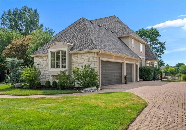 Photo 4 of Single family home for sale at 6509 W 132nd Terrace, Leawood, KS 66209 | MLS# 2644438 | Listing updated on 2026-10-01