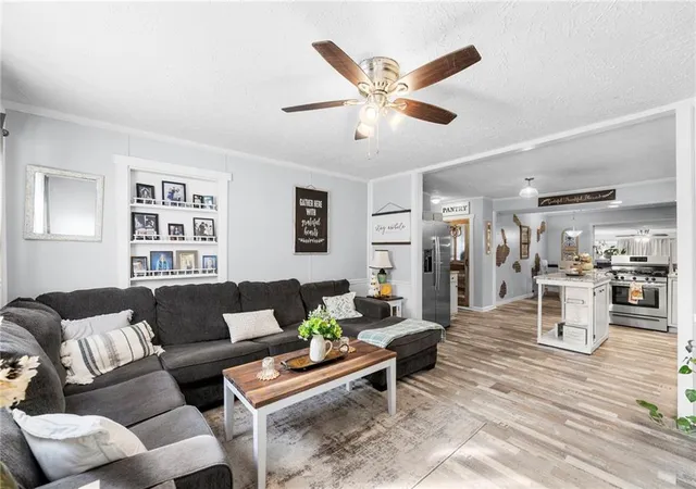 Photo 3 of Single family home for sale at 1725 S Central Ave, Chanute, KS 66720 | MLS# 2644439 | Listing updated on 2026-10-03