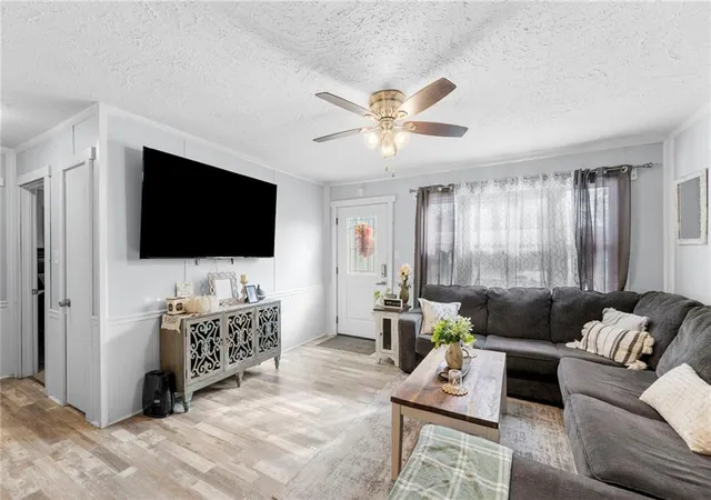 Photo 4 of Single family home for sale at 1725 S Central Ave, Chanute, KS 66720 | MLS# 2644439 | Listing updated on 2026-10-03