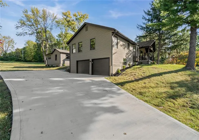 Photo 2 of Single family home for sale at 15800 Woods Chapel Rd, Kansas City, MO 64139 | MLS# 2644442 | Listing updated on 2026-10-09