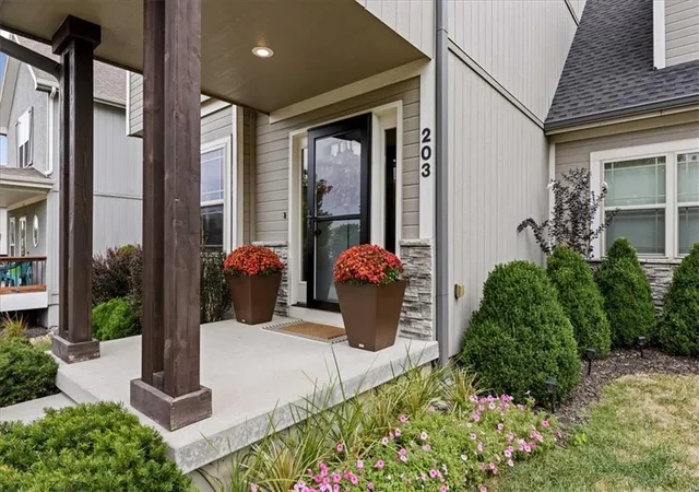Photo 2 of Single family home for sale at 203 N Franklin St, Raymore, MO 64083 | MLS# 2644445 | Listing updated on 2026-10-08