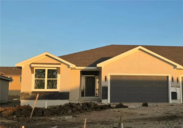 Single family home for sale at 14594 Amanda Ln, Basehor, KS 66007 | MLS# 2644450