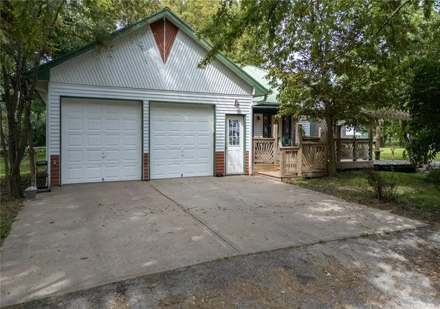 Photo 1 of Single family home for sale at 15214 Francis Rd, Kearney, MO 64060 | MLS# 2644451 | Listing updated on 2026-10-29