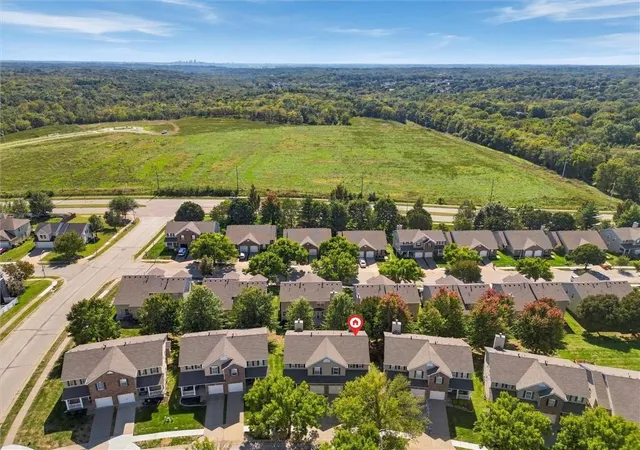Listing Photo 5 - Condo for sale in building located at 3629 NW 85th St, Kansas City, MO 64154