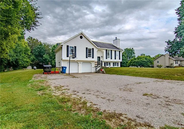 Photo 2 of Sale Pending at 254 Ne 35 Road, Warrensburg, MO 64093 | MLS# 2644457 | Listing updated on 2026-09-30