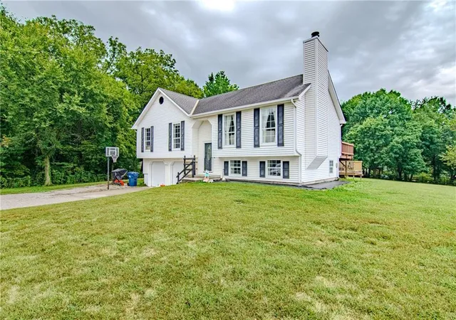 Photo 3 of Sale Pending at 254 Ne 35 Road, Warrensburg, MO 64093 | MLS# 2644457 | Listing updated on 2026-09-30