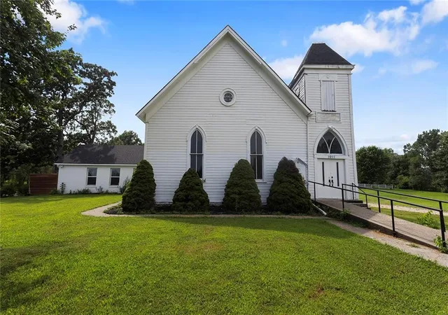 Photo 1 of Single family home for sale at 1911 Se State Route 2, Garden City, MO 64747 | MLS# 2644458 | Listing updated on 2026-10-14