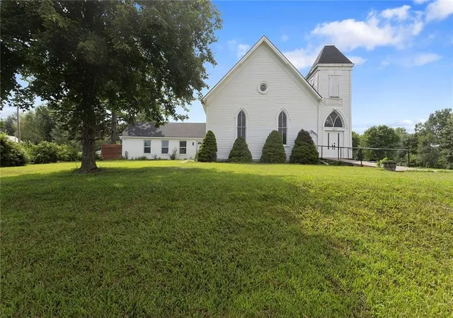 Photo 2 of Single family home for sale at 1911 Se State Route 2, Garden City, MO 64747 | MLS# 2644458 | Listing updated on 2026-10-14
