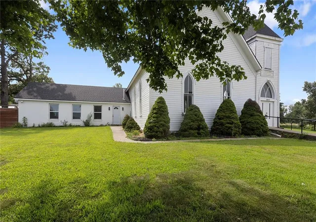 Photo 3 of Single family home for sale at 1911 Se State Route 2, Garden City, MO 64747 | MLS# 2644458 | Listing updated on 2026-10-14