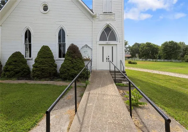 Photo 3 of Single family home for sale at 1911 SE State Route 2, Garden City, MO 64747 | MLS# 2644458 | Listing updated on 2026-10-14