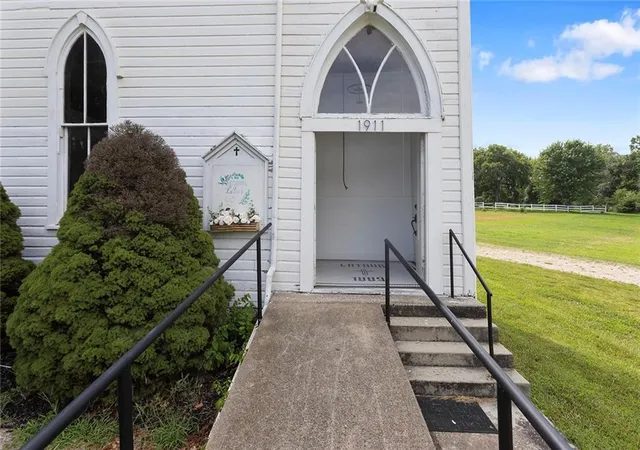 Photo 4 of Single family home for sale at 1911 SE State Route 2, Garden City, MO 64747 | MLS# 2644458 | Listing updated on 2026-10-14