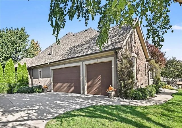 Photo 2 of Single family home for sale at 10230 N Prospect Ave, Kansas City, MO 64155 | MLS# 2644465 | Listing updated on 2026-10-10
