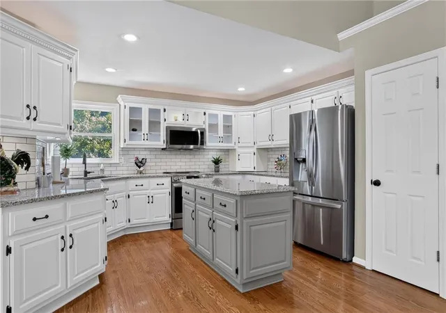 Photo 4 of Single family home for sale at 7608 NW 76th Place, Kansas City, MO 64152 | MLS# 2644467 | Listing updated on 2026-10-08