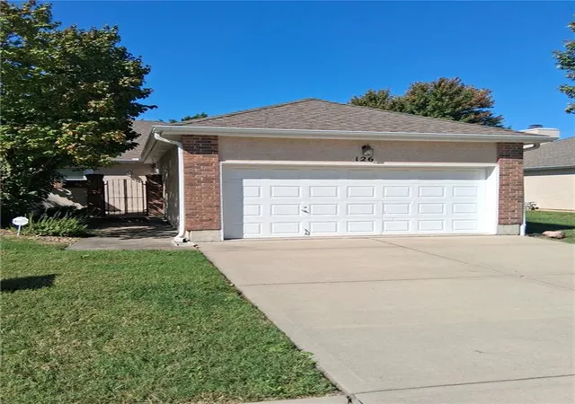 Photo 1 of Townhouse for sale at 126 Sw Hillcrest Ln, Lees Summit, MO 64063 | MLS# 2644482 | Listing updated on 2026-10-05
