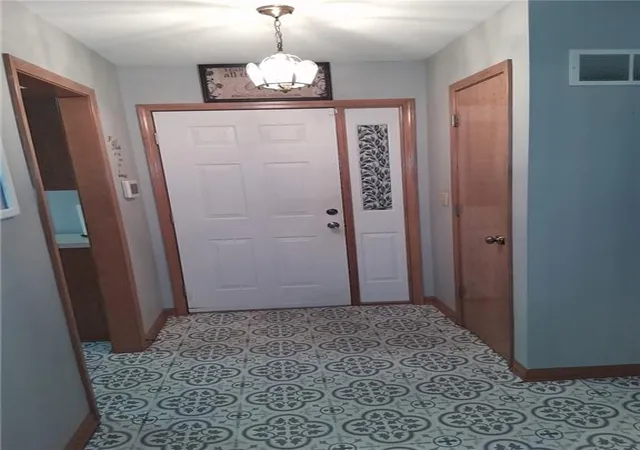 Photo 4 of Townhouse for sale at 126 SW Hillcrest Ln, Lees Summit, MO 64063 | MLS# 2644482 | Listing updated on 2026-10-05