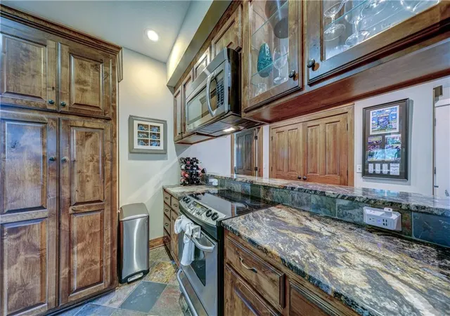 Photo 4 of Single family home for sale at 4980 Quivira Rd, Shawnee, KS 66216 | MLS# 2644483 | Listing updated on 2026-10-03