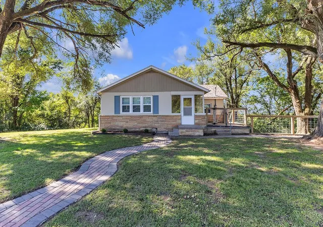 Photo 1 of Single family home for sale at 734 Riverview Dr, Saint Joseph, MO 64503 | MLS# 2644486 | Listing updated on 2026-10-02