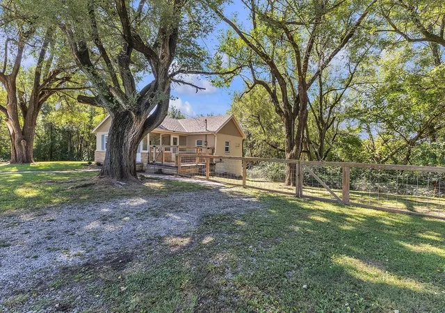 Photo 2 of Single family home for sale at 734 Riverview Dr, Saint Joseph, MO 64503 | MLS# 2644486 | Listing updated on 2026-10-02