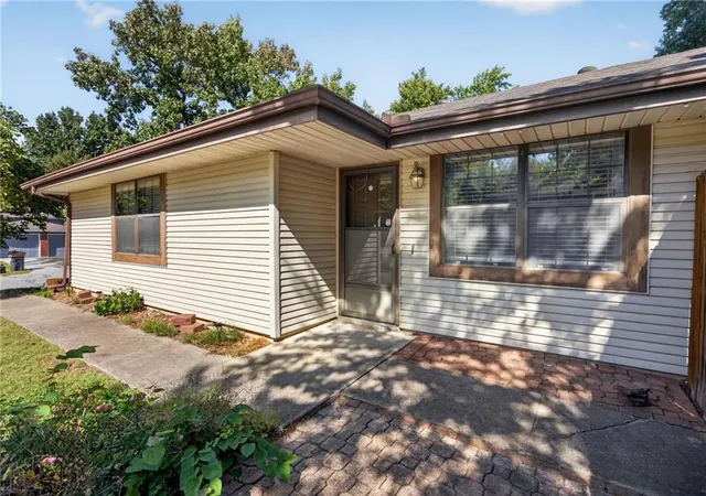 Single family home for sale at 2700 NW 5th Street, Blue Springs, MO 64014 | MLS# 2644490