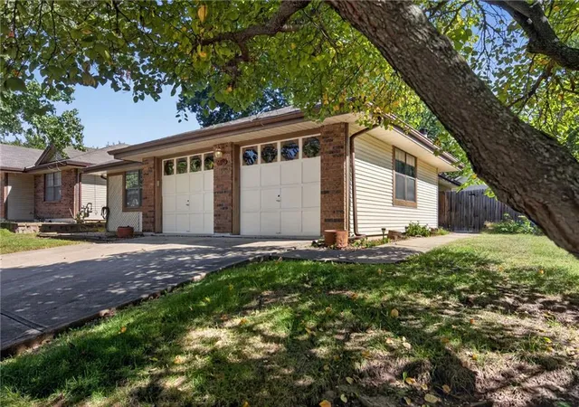 Photo 2 of Single family home for sale at 2700 Nw 5th Street, Blue Springs, MO 64014 | MLS# 2644490 | Listing updated on 2026-10-09