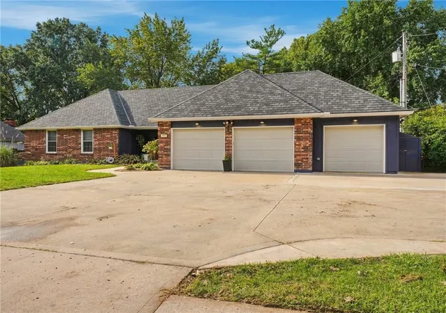 Photo 1 of Single family home for sale at 615 Nashua Rd, Liberty, MO 64068 | MLS# 2644497 | Listing updated on 2026-10-01