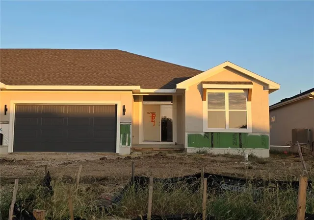 Single family home for sale at 14584 Amanda Ln, Basehor, KS 66007 | MLS# 2644499