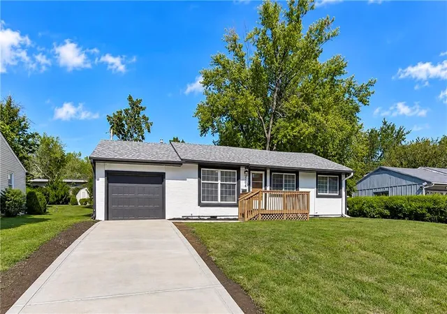 Single family home for sale at 204 Pacific Dr, Belton, MO 64012 | MLS# 2644502