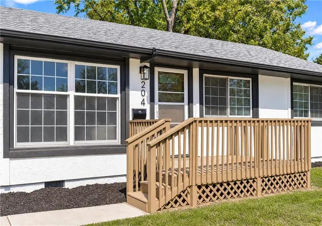 Photo 2 of Single family home for sale at 204 Pacific Dr, Belton, MO 64012 | MLS# 2644502 | Listing updated on 2026-10-08