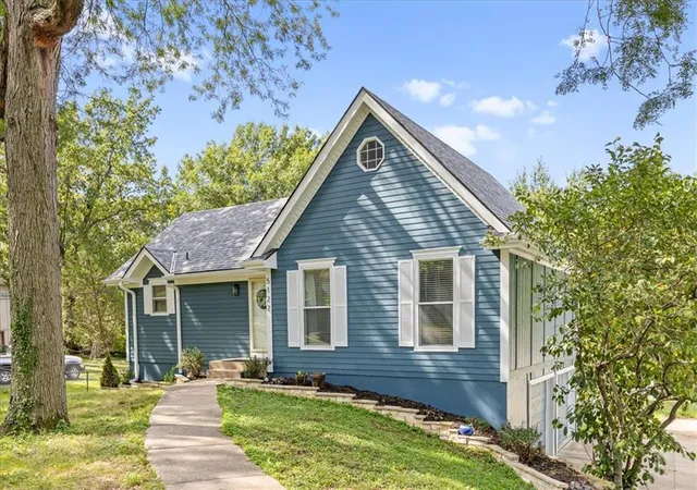 Photo 3 of Single family home for sale at 5122 Hardy St, Mission, KS 66202 | MLS# 2644504 | Listing updated on 2026-10-01