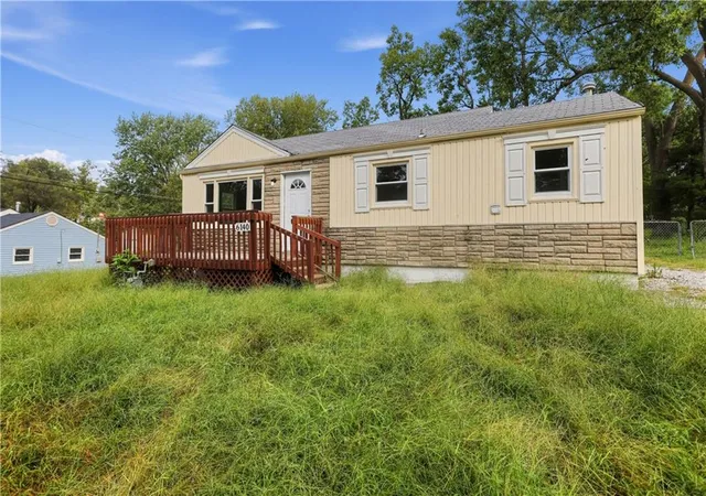 Photo 2 of Single family home for sale at 6140 Sloan Ave, Kansas City, KS 66104 | MLS# 2644505 | Listing updated on 2026-10-03