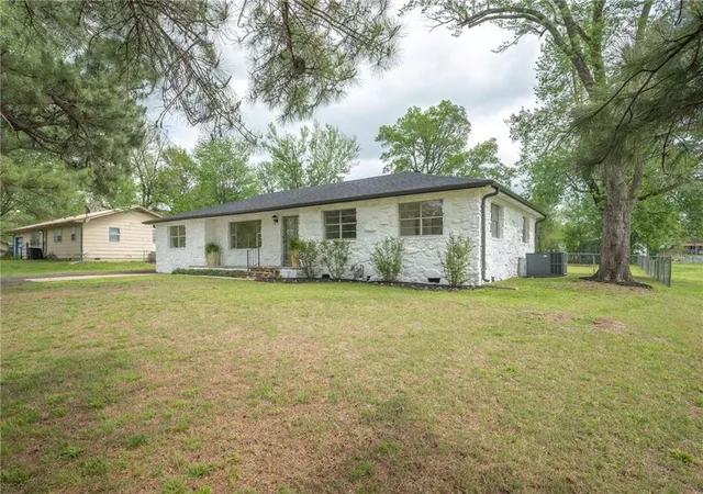 Photo 2 of Single family home for sale at 624 E 21st Street, Galena, KS 66739 | MLS# 2644520 | Listing updated on 2026-10-08
