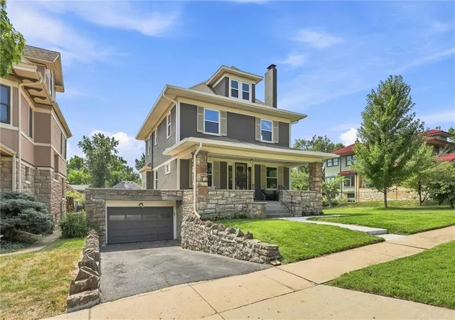 Photo 3 of Single family home for sale at 15 E 54th Street, Kansas City, MO 64112 | MLS# 2644523 | Listing updated on 2026-10-05