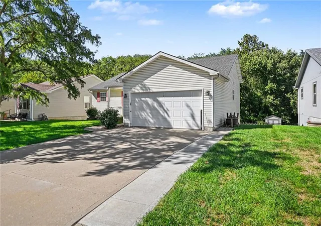 Photo 3 of Single family home for sale at 5003 University Ave, Saint Joseph, MO 64503 | MLS# 2644525 | Listing updated on 2026-10-03