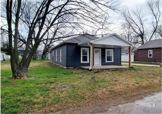 Single family home for sale at 615 N Oak St, Iola, KS 66749 | MLS# 2644530