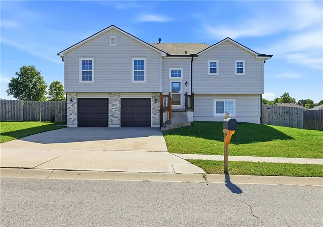 Photo 1 of Single family home for sale at 601 Sw Tisha Ln, Grain Valley, MO 64029 | MLS# 2644534 | Listing updated on 2026-10-04