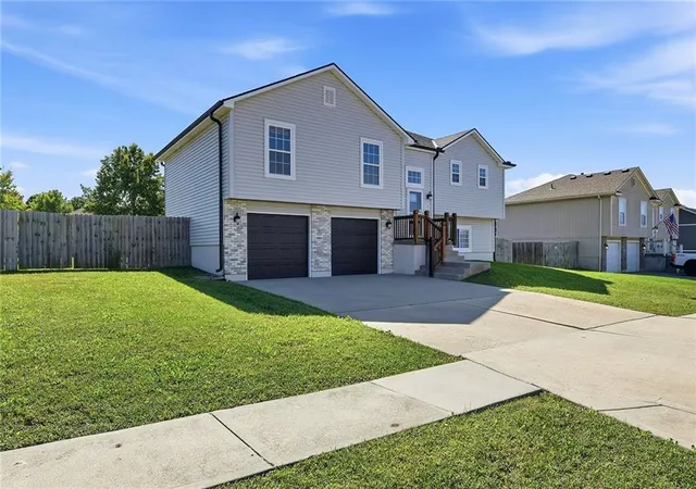 Photo 2 of Single family home for sale at 601 Sw Tisha Ln, Grain Valley, MO 64029 | MLS# 2644534 | Listing updated on 2026-10-04