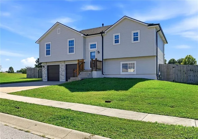 Photo 3 of Single family home for sale at 601 Sw Tisha Ln, Grain Valley, MO 64029 | MLS# 2644534 | Listing updated on 2026-10-04