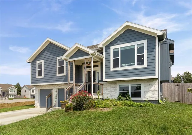 Photo 2 of Single family home for sale at 1904 Hawk View, Harrisonville, MO 64701 | MLS# 2644538 | Listing updated on 2026-10-04