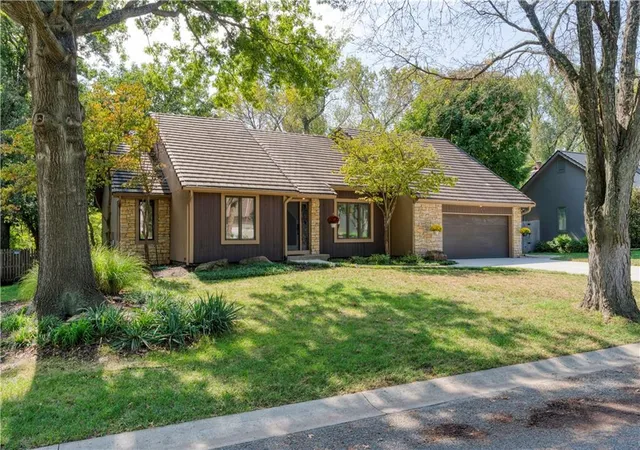 Photo 1 of Single family home for sale at 11269 Hadley St, Overland Park, KS 66210 | MLS# 2644539 | Listing updated on 2026-09-30