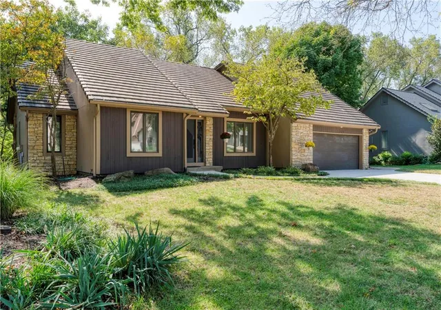 Photo 3 of Single family home for sale at 11269 Hadley St, Overland Park, KS 66210 | MLS# 2644539 | Listing updated on 2026-09-30