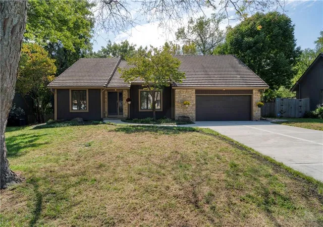 Photo 3 of Single family home for sale at 11269 Hadley St, Overland Park, KS 66210 | MLS# 2644539 | Listing updated on 2026-10-01