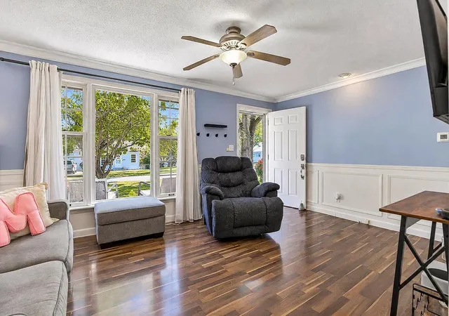 Photo 3 of Single family home for sale at 5516 Hunter St, Raytown, MO 64133 | MLS# 2644545 | Listing updated on 2026-10-17