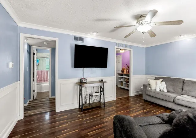 Photo 3 of Single family home for sale at 5516 Hunter St, Raytown, MO 64133 | MLS# 2644545 | Listing updated on 2026-10-17