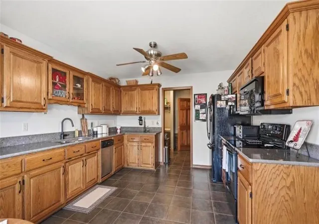 Photo 4 of Single family home for sale at 916 E 27th Street, Baxter Springs, KS 66713 | MLS# 2644549 | Listing updated on 2026-09-29
