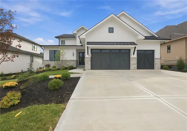 Photo 1 of Mansion for sale at 17609 Knox St, Overland Park, KS 66221 | MLS# 2644551 | Listing updated on 2026-10-01