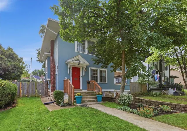 Photo 2 of Single family home for sale at 6133 Brookside Blvd, Kansas City, MO 64113 | MLS# 2644552 | Listing updated on 2026-10-06